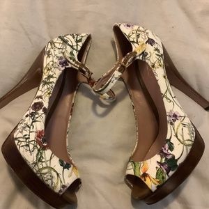 Gucci pumps